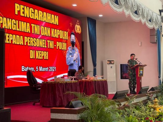 Panglima TNI dan Kapolri Tinjau Vaksinasi Anggota