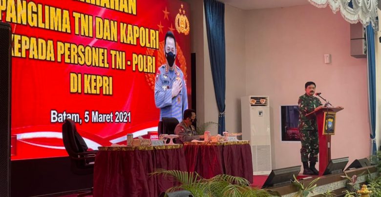 Panglima TNI dan Kapolri Tinjau Vaksinasi Anggota