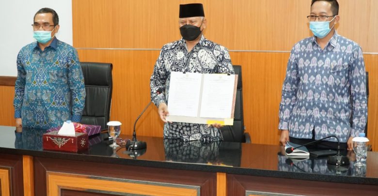 Pemkab Lotim Serahkan Laporan Keuangan Kepada BPK
