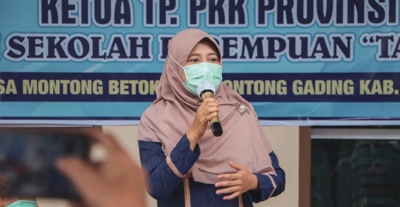 Sekolah Perempuan Tangguh, Wanita Harus Berani Berbicara