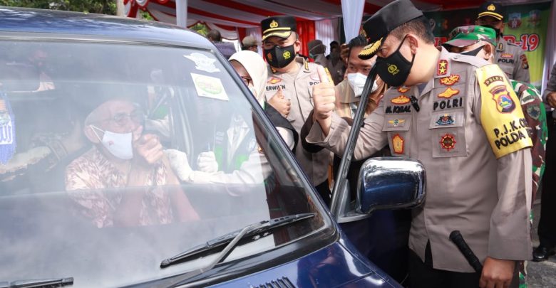Kapolda NTB Tinjau Lokasi Drive Thru Vaksin