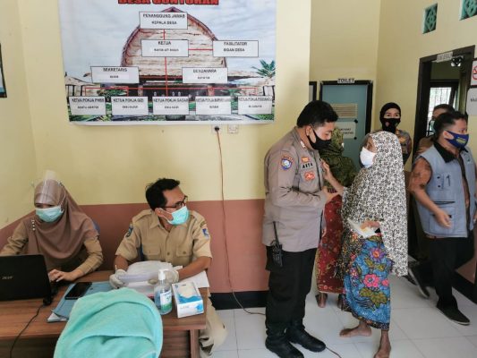 40 Personel Batalyon Vaksinator Polresta Mataram Siap Kawal Vaksinasi Lansia