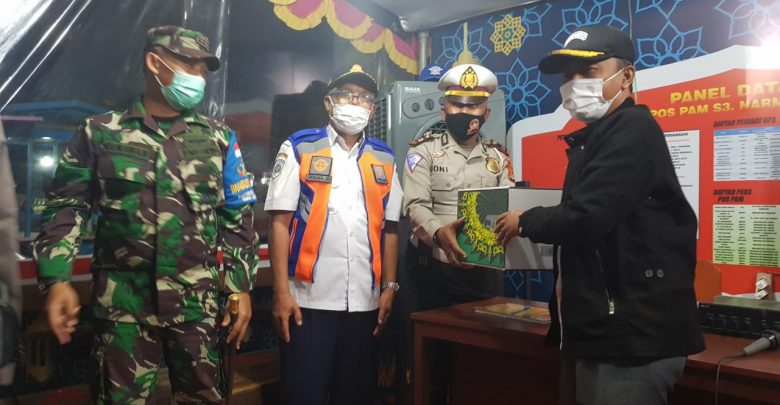 Bupati Lombok Barat Sambangi Pos Pengamanan Hari Raya Idul Fitri
