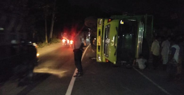 Kecelakaan Lalulintas, Truck Terguling pada Dua Lokasi di Lembar
