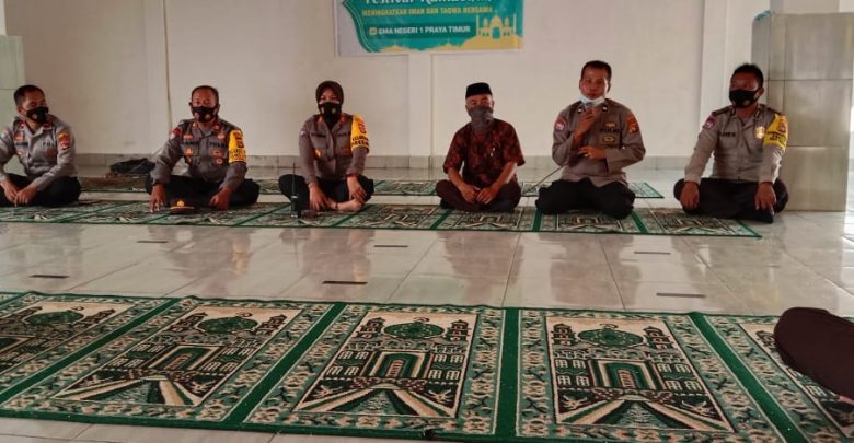 Kasat Binmas Polres Loteng Gelar Penyuluhan di SMAN 1 Praya Timur
