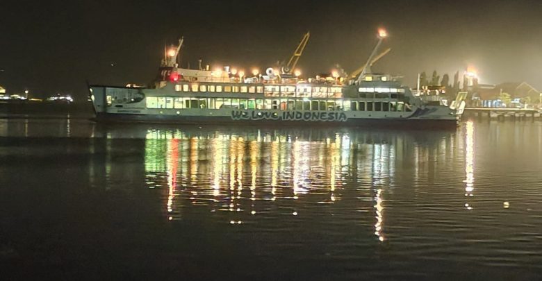 Kapal Seruduk Catwalk dan Tiang Hidrolik, Dermaga I Pelabuhan