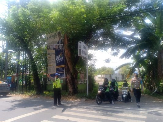 Patroli Sekolah, Polres Lobar Lakukan Pendekatan Antisipasi Kerumunan