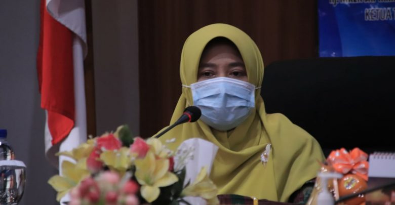 Hj. Niken, Masyarakat Antusias Ikuti Posyandu Keluarga