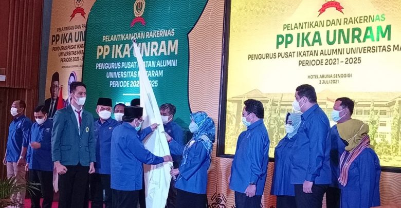 Rektor Unram Lantik Pengurus Pusat IKA Unram Periode 2021-2025