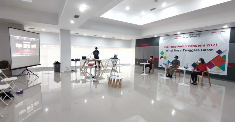 Witel NTB Serahkan IndiHome Charity 2021 di Tiga Lokasi Berbeda