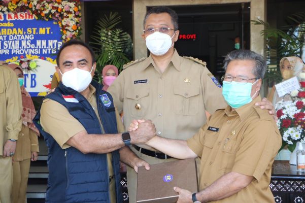 Gubernur, Aduan Masyarakat Harus Cepat Direspon