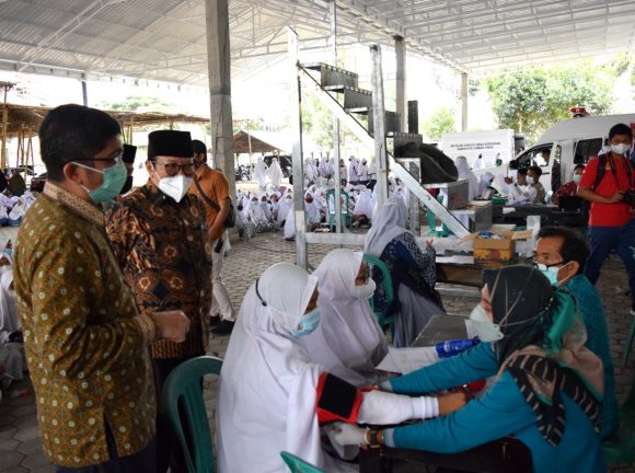 Wabup Lotim Monitoring Vaksinasi bersama OJK Provinsi NTB