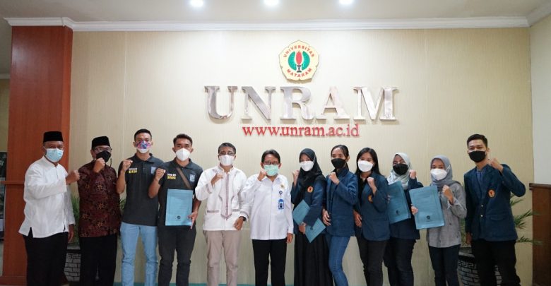Mahasiswa Raih Mendali Emas di Pon XX Papua, Rektor Unram Beri Apresiasi