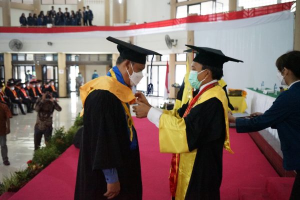 Prof Husni, Lulusan Universitas Mataram Harus Mampu Bersaing