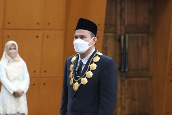 Prof. Bambang Resmi Dilantik Jadi Rektor Unram Periode 2022-2026