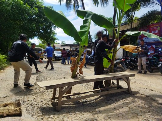 Jelang Rice MotoGp, Warga Kuta Blockir Jalan Sebelah Kantor ITDC