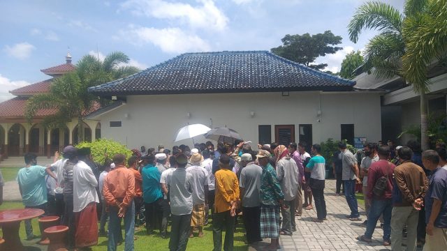 Buntut KSU Rinjani, Ratusan Warga Geruduk BRI Praya