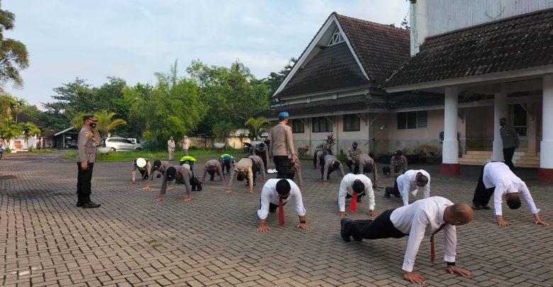 Nekat Pelihara Jenggot, Personel Polres Loteng Kena Hukuman