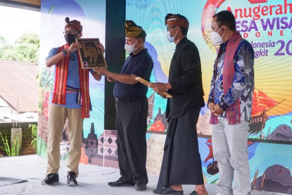 Bupati Lotim Menerima Tantangan Menparekraf untuk Daftarkan 150 Desa Wisata