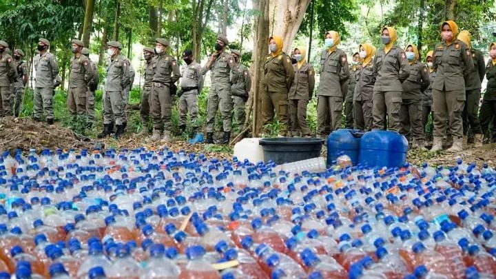 Pemkab Lotim Musnahkan 3442 Liter Minuman Keras