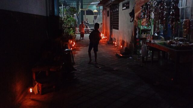 Tradisi menyalakan Lampu Jojor Malam Bulan Ramadhan