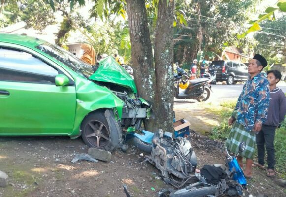 Mobil Camat Praya Tengah Hantam Pengendara Motor Hingga Tewas