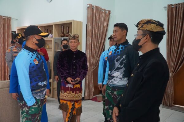 Sekda Sambut Gubernur AAL Laksamana Muda Deni Hendrata ke Lotim