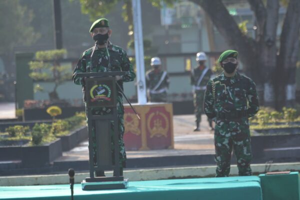 Danrem Pimpin Upacara di Lapangan Trisula Yonif 742/SWY,