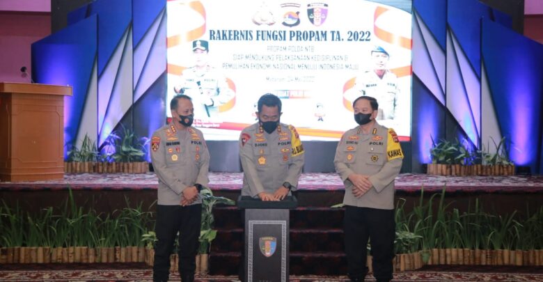 Lapor Polisi Nakal lewat Aplikasi Buku Saku dan Sisbidpropam Polda NTB
