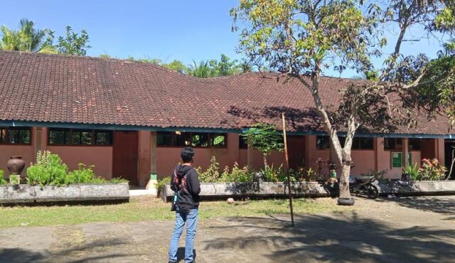 Bangunan SDN Bejelo Desa Bunjeruk Melengkung dan Hampir Roboh