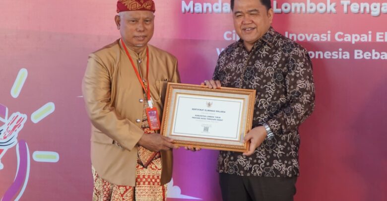 Bupati Lombok Timu Terima Sertifikasi Eliminasi Malaria