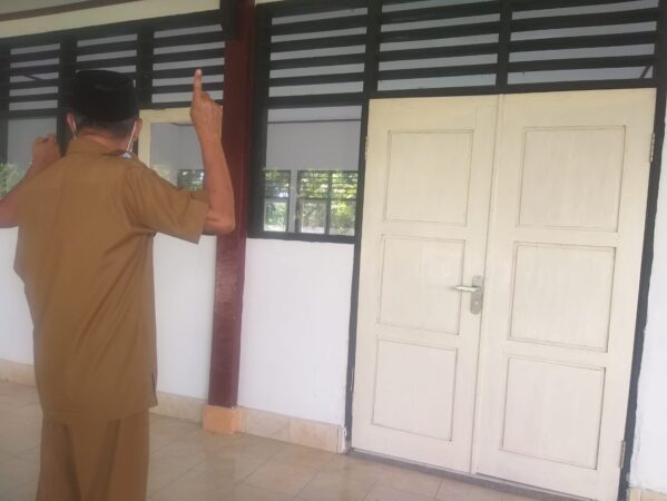 Kunci Pintu Sejumlah Ruangan SMPN 5 Jonggat Akan Dikembalikan Paling Lambat Hari Rabu
