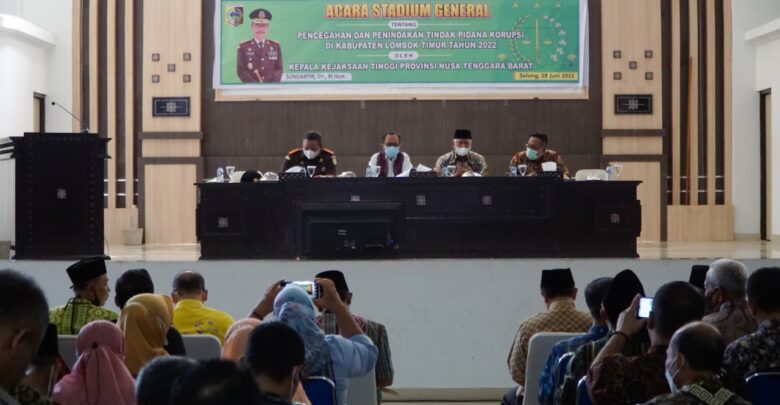 Kajati NTB Mengisi Acara Stadium General di Lombok Timur