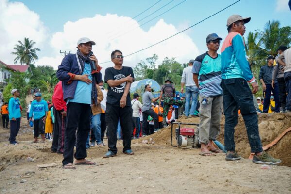 Sambil Nginap, Pathul Bersama Seluruh ASN Bangun Jambatan Pemoles