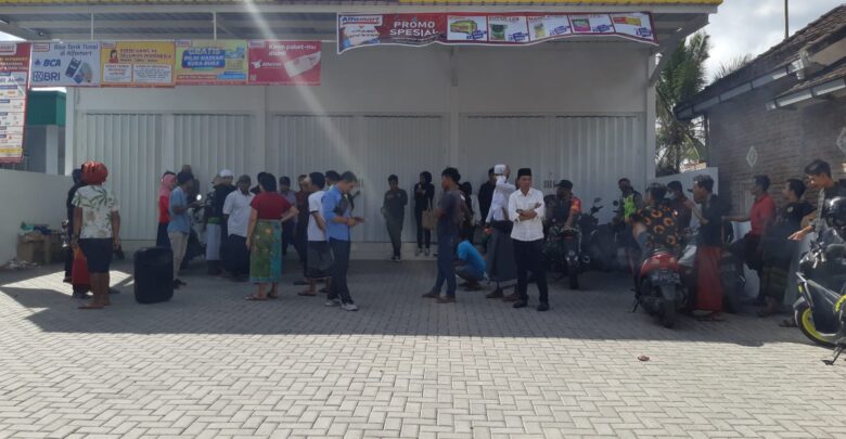 Minta Izin Dicabut, Warga Desa Mangkung Tutup Toko Alfamart