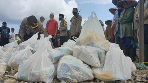 Polda NTB Sasar Lima Lokasi Pembagian Sembako dalam sehari