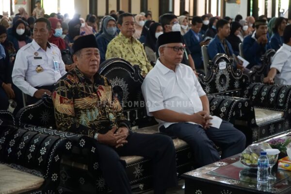 Bupati bersama Sekda Lotim Menerima Penghargaan dari BNN RI