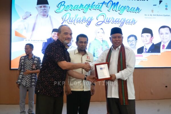 Bupati Lotim Menghadiri Pelepasan PMI Asal NTB ke Malaysia