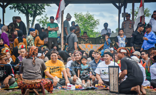 Penutupan Festival Presean oleh Gubernur NTB di Desa Sukarara