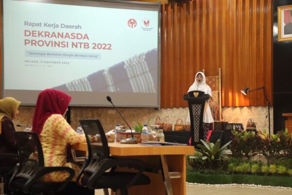 Ketua Dekranasda Membuka Rakornas Dekranasda Provinsi NTB