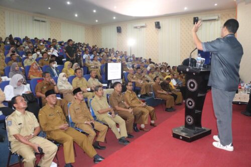 Gubernur NTB Mengisi Kuliah Umum FEB Universitas Mataram