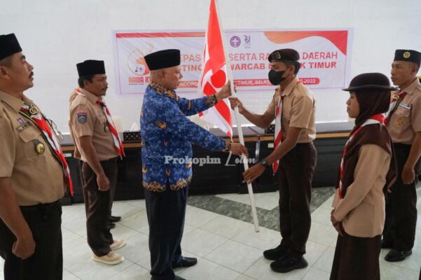 Bupati Melepas 52 Orang Kontingen Raimuna Kwarcab Lotim
