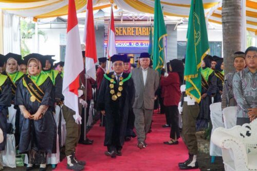 Pesan Bupati Lotim Kepada Wisudawan STIT Palapa Nusantara