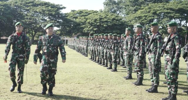 Peringatan Hari Infanteri TNI AD Ke-74, Korem 162/WB Gelar Upacara Di Lapangan Trisula Yonif 742/SWY