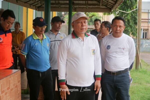 Bupati Lotim Meresmikan Lapangan Tenis Indoor GOR
