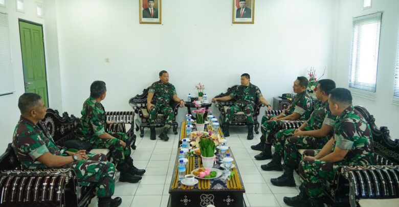 Danrem 162/WB Terima Kunjungan Kerja Komandan Pusat Teritorial TNI Angkatan Darat