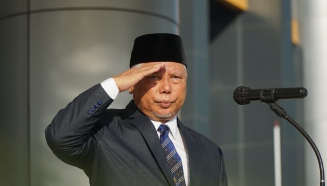 Bupati Lotim sebagai Inspektur Upacara Peringatan Hardiknas