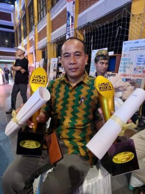 SMKN 1 Sakra Lotim Raih Penghargaan AISO 2023 di Hardiknas