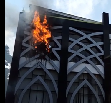 Gedung Lantai Dua Inspektorat Lombok Timur Terbakar