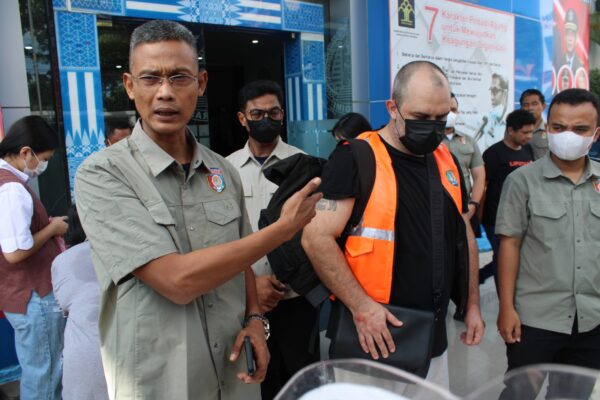 Imigrasi Mataram dan Polda NTB Amankan WNA Diduga Pelaku Pembakaran Vila di Gili Air